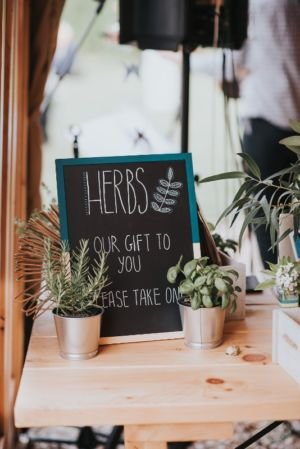 Give Herbs As Favours For A Wedding